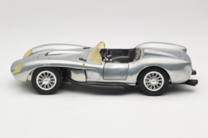 Ferrari Testa Rossa Chrome Silver Hot Wheels 1:18 25737 Metall — Bild 4 von 8
