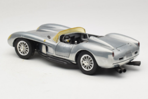 Ferrari Testa Rossa Chrome Silver Hot Wheels 1:18 25737 Metall — Bild 7 von 8