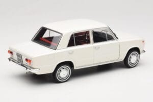 Fiat 124 Weiß IXO 1:18 18CMC205OP Metall — Bild 3 von 8