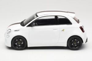 Abarth 500e Weiß IXO 1:18 MCG18497 Metall — Bild 3 von 6