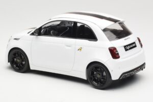 Abarth 500e Weiß IXO 1:18 MCG18497 Metall — Bild 5 von 6