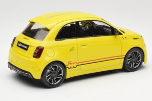 Abarth 500e Gelb IXO 1:18 MCG18498 Metall — Bild 2 von 6