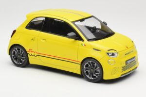 Abarth 500e Gelb IXO 1:18 MCG18498 Metall — Bild 4 von 6