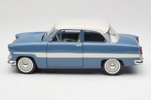 Ford Taunus 12M P2 Blau Streifen Revell 1:18 08880-M1 Metall — Bild 4 von 8