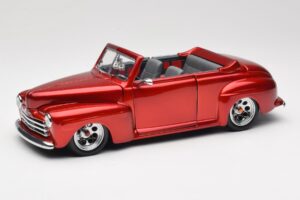 Ford Cabriolet Red Metallic Road Signature 1:18 30028 Metall