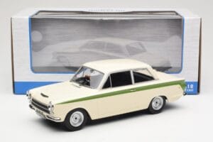 Ford Cortina Lotus White & Green Stripe MCG 1:18 MCG18434 Metall — Bild 6 von 6