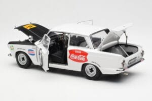 Ford Cortina Mk1 #3 P. Hughes / B. Young African Safari Rally 1964 AUTOart 1:18 86428 Metall — Bild 5 von 8