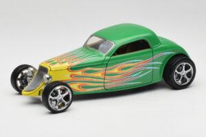 Ford Coupe Grün mit Feuer Road Signature 1:18 30109 Metall