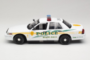 Ford Crown Victoria Police Interceptor CSI Miami GreenLight 1:18 13514 Metall — Bild 3 von 6