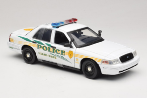 Ford Crown Victoria Police Interceptor CSI Miami GreenLight 1:18 13514 Metall — Bild 4 von 6
