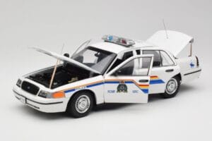 Ford Crown Victoria RCMP Police Car AUTOart 1:18 72706 Metall — Bild 2 von 8
