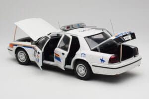 Ford Crown Victoria RCMP Police Car AUTOart 1:18 72706 Metall — Bild 5 von 8