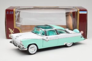 Ford Crown Victoria Seafoam Grün & Weiß Road Legends 1:18 92138 Metall — Bild 7 von 7