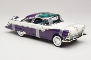 Ford Crown Victoria Weiß Lila Road Signature 1:18 92138-P1 Metall — Bild 4 von 6