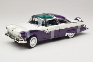 Ford Crown Victoria Weiß Lila Road Signature 1:18 92138-P1 Metall
