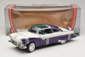 Ford Crown Victoria Weiß Lila Road Signature 1:18 92138-P1 Metall — Bild 6 von 6