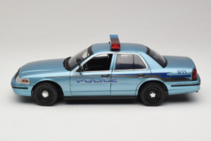Ford Crown Victoria Police Cruiser Twilight Blue Greenlight 1:18 1643 Metall — Bild 4 von 8