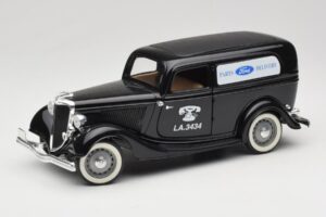 Ford Delivery Truck Ford Parts Schwarz Solido 1:18 8417 Metall
