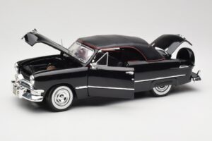 Ford Deluxe Cabriolet Schwarz Maisto 1:18 31681 Metall — Bild 2 von 8
