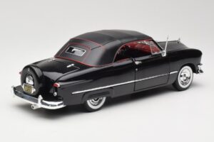 Ford Deluxe Cabriolet Schwarz Maisto 1:18 31681 Metall — Bild 3 von 8
