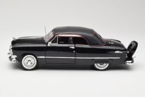 Ford Deluxe Cabriolet Schwarz Maisto 1:18 31681 Metall — Bild 4 von 8