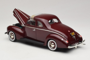 Ford Deluxe Coupe Dunkelrot ERTL 1:18 7936 Metall — Bild 5 von 7