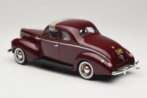 Ford Deluxe Coupe Dunkelrot ERTL 1:18 7936 Metall — Bild 6 von 7