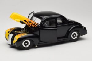Ford Deluxe Hot Rod Schwarz Universal Hobbies 1:18 6002 Metall — Bild 2 von 8