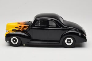 Ford Deluxe Hot Rod Schwarz Universal Hobbies 1:18 6002 Metall — Bild 4 von 8