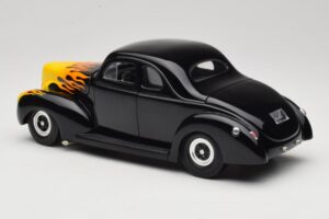 Ford Deluxe Hot Rod Schwarz Universal Hobbies 1:18 6002 Metall — Bild 7 von 8