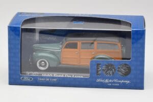 Ford Deluxe Woody Forest Grün Minichamps 1:43 FORD20002 Metall — Bild 4 von 4