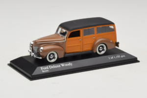 Ford DeLuxe Woody Station Wagon Braun Minichamps 1:43 400082111 Metall — Bild 2 von 4