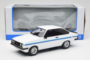 Ford Escort Mk2 RS 2000 Weiss MCG 1:18 MCG18439 Metall — Bild 6 von 6