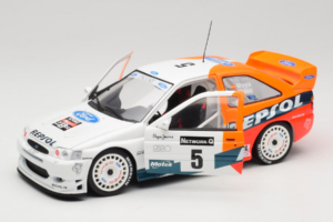 Ford Escort RS Cosworth Repsol #5 C. Sainz / L. Moya RAC Rally 1997 UT Models 1:18 39750 Metall — Bild 2 von 8