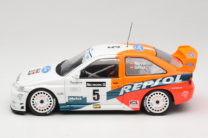 Ford Escort RS Cosworth Repsol #5 C. Sainz / L. Moya RAC Rally 1997 UT Models 1:18 39750 Metall — Bild 4 von 8