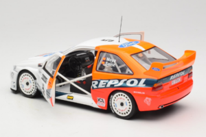 Ford Escort RS Cosworth Repsol #5 C. Sainz / L. Moya RAC Rally 1997 UT Models 1:18 39750 Metall — Bild 5 von 8