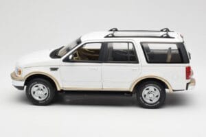Ford Expedition Eddie Bauer Weiß UT Models 1:18 22712 Metall — Bild 4 von 8