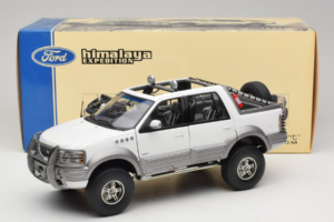 Ford Expedition Himalaya White AUTOart 1:18 72781 Metall — Bild 8 von 8