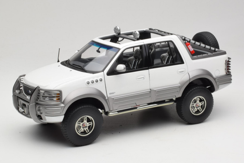 Ford Expedition Himalaya White AUTOart 1:18 72781 Metall