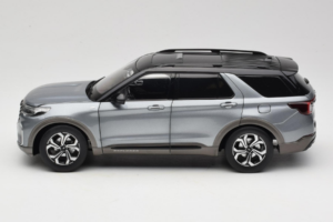 Ford Explorer Grau OEM 1:18 FORD2020 Metall — Bild 4 von 8