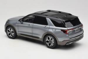 Ford Explorer Grau OEM 1:18 FORD2020 Metall — Bild 7 von 8