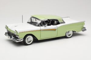 Ford Fairlane Skyliner Grün & Weiß Sun Star 1:18 FORD003 Metall — Bild 3 von 9