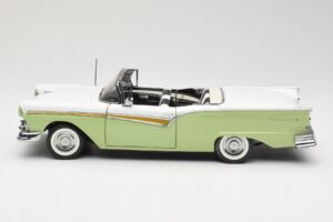 Ford Fairlane Skyliner Grün & Weiß Sun Star 1:18 FORD003 Metall — Bild 5 von 9