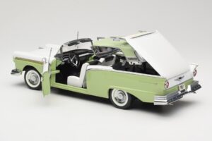Ford Fairlane Skyliner Grün & Weiß Sun Star 1:18 FORD003 Metall — Bild 6 von 9