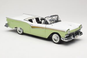 Ford Fairlane Skyliner Grün & Weiß Sun Star 1:18 FORD003 Metall — Bild 7 von 9