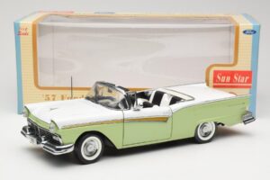 Ford Fairlane Skyliner Grün & Weiß Sun Star 1:18 FORD003 Metall — Bild 9 von 9