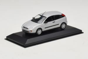 Ford Focus Mk1 3-Door Silber Minichamps 1:43 FOCUS005 Metall — Bild 2 von 5