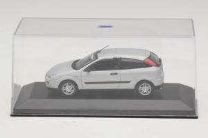 Ford Focus Mk1 3-Door Silber Minichamps 1:43 FOCUS005 Metall — Bild 4 von 5