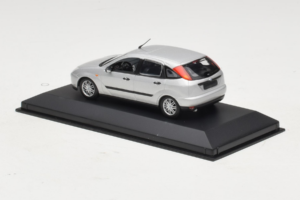 Ford Focus Mk1 Silber Minichamps 1:43 FOCUS006 Metall — Bild 3 von 4