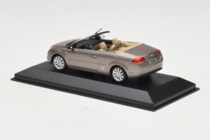 Ford Focus Mk2 CC Grau Minichamps 1:43 FORD005 Metall — Bild 3 von 4